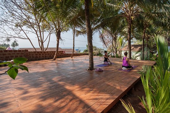 Open-to-sky yoga deck